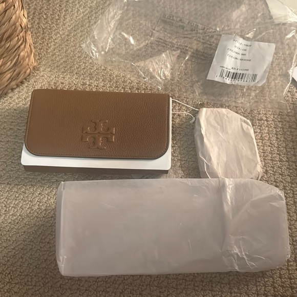 Brand new Tory Burch Wallet crossbody - Picture 2 of 5